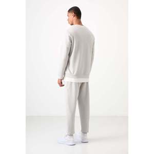 ชุดวอร์มลำลองผู้ชาย ทรงสบาย ปักลาย ผ้าคอตตอนเนื้อนุ่ม ระบายอากาศได้ดี รุ่น 85254 - Product Image 2