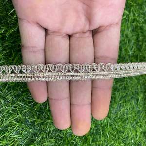 Broderie artisanale de luxe en dentelle d'Alençon avec cristaux Swarovski et perles pour manches de mariée cathédrale et ensembles RedCarpet - Product Image 5