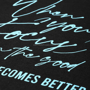 Camiseta de Mujer Fit2Fight con Estampado Irregular y Logotipo Personalizado, Cuello Redondo, Estilo Hip Hop Urbano - Product Image 5