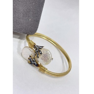 สร้อยข้อมือเพชรที่ทันสมัยประกายเพชรเพทายสร้อยข้อมือเพชรทันสมัยดีไซน์แบบโคลเวอร์หรูหรา Kada สำหรับผู้หญิงและเด็กผู้หญิง - Product Image 1