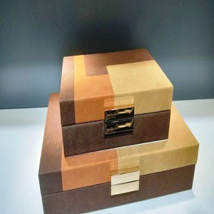 Boîte décorative Chevron en résine marron beige moderne Vente à chaud Cadeaux et artisanat Boîtes en bois Panneaux muraux fabriqués en Inde - Product Image 1