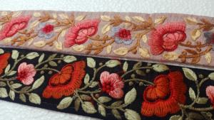 ชุดเดรสงานแต่งงานผ้าปักลายด้วยเครื่องจักรและเชือกผูกรองเท้าออกแบบได้หลากหลายและมีให้เลือกสองสี - Product Image 3