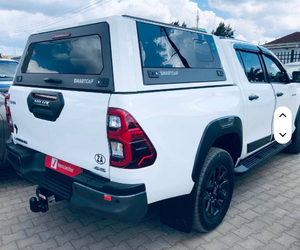 Parfait - d'occasion - TYOTA - HILUX - 2023 - 4x4 - Product Image 2