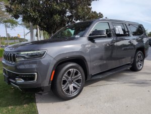 Jeep Wagoneer L Series II Twin Turbo 4WD 2024 Usado en Buenas Condiciones - Product Image 3