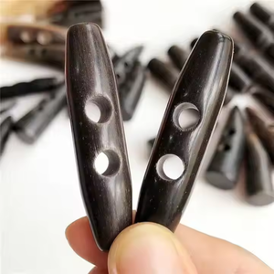 Bouton à bascule en corne de buffle personnalisé en gros Boutons en corne naturelle de haute qualité par artisanat en croissant - Product Image 2