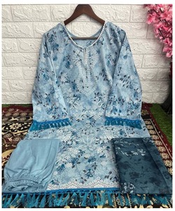 Robe pakistanaise Salwar Kameez modeste pour femme en coton blanc avec broderie et costume Sharara 3 pièces pour l'Aïd - Product Image 2