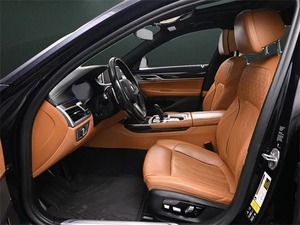BMW 750i 2022, conduite à gauche, norme Euro IV, 50 001 à 75 000 miles - Product Image 3