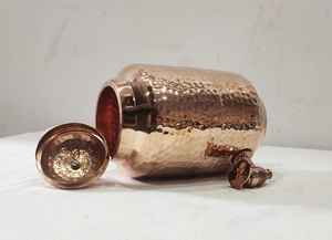 Dispensador de agua de cobre puro hecho a mano, diseño martillado con soporte, contenedor de almacenamiento y servicio - Product Image 3