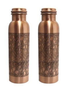 Suministro directo de fábrica de 330 botella de cobre de grabado de diseñador GM 1 L, experimente la elegancia con nuestra botella de cobre de grabado de diseñador. - Product Image 1