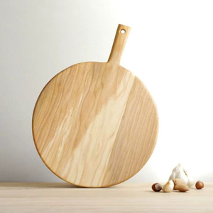 Planche à découper en bois naturel avec base antidérapante assurant la stabilité lors de la coupe quotidienne des légumes et des fruits - Product Image 1