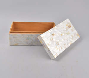 กล่องเก็บของตกแต่งฝังมุกเปล่งประกายสีขาวระยิบระยับ งานฝีมือสุดหรู ประดับด้วยโมเสกเปลือกหอยสีขาว - Product Image 3