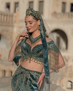 Robe de mariée en satin turc, broderie artisanale complexe, détails perlés, longueur ras du sol, robe de soirée et de mariage traditionnelle naturelle - Product Image 2