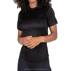 Camiseta de poliéster 100% para mujer con logotipo personalizado, transpirable, ligera, ajuste Regular, entrenamiento, estiramiento, dobladillo curvo y diseño de cuello - Product Image 1