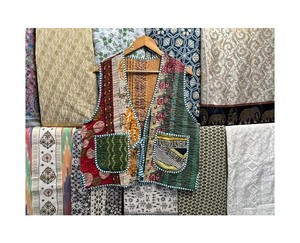 Chaleco acolchado de algodón recortado hecho a mano para mujer, abrigo Floral con cuello en V, regalos de vacaciones, chaqueta sin mangas para mujer, acolchado sostenible - Product Image 1