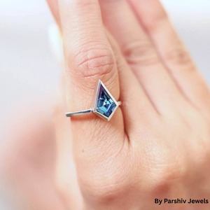 แหวนเพชรธรรมชาติที่เป็นที่ต้องการสูงสุดสำหรับแหวนหมั้นหรือแหวนสัญญาและของขวัญที่มีความหมายมอบให้ในราคาที่ดี - Product Image 2