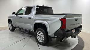 Toyota Tacoma SR 2024 Usada en Excelentes Condiciones, Doble Cabina, 4x4, Sin Accidentes, Volante a la Izquierda/Derecha - Product Image 3