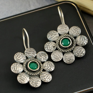 Pendientes de tuerca con patrón floral y geométrico de plata oxidada de alta calidad y alto grado más vendidos del proveedor indio directo para mujer - Product Image 1