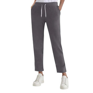 Pantalons de survêtement classiques pour femmes, conçus pour le confort, avec une coupe ajustée et un tissu respirant, pantalons de jogging pour femmes - Product Image 4