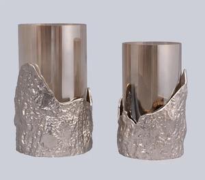 Portavelas de lujo con textura dorada con vidrio agrega un ambiente cálido y elegante a cualquier habitación - Product Image 1