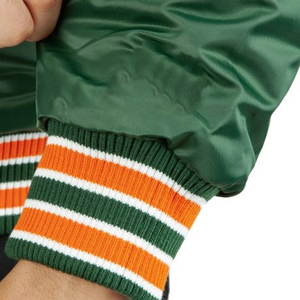 Best-seller Veste universitaire d'hiver en satin pour homme avec logo personnalisé Position du logo avant Personnalisable de haute qualité - Product Image 5