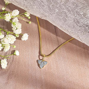 Collier pendentif en or 14 carats avec perle d'eau douce et diamant pour mariage et fiançailles - Product Image 1