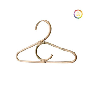 Cintre à vêtements en rotin durable fait à la main, design tissé naturel pour un usage quotidien - Product Image 4