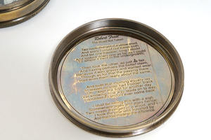 Boussole Beetles avec étui en cuir pour la maison, le bureau ou l'affichage éducatif (7,6Lx7,6Wx2H cm) - Product Image 3