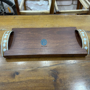 Plateau de service en bois artisanal avec poignées en incrustation de nacre Articles de décoration en bois incrusté de nacre - Product Image 4