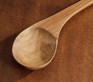 Cuillère à soupe en bois naturel artisanale, manche long, ustensile de cuisine, fabrication artisanale, bois de hêtre, outil de cuisine pour mélanger et servir - Product Image 3