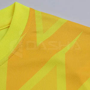 Conjunto de Uniforme de Fútbol Ligero Personalizado 2025, Jersey y Pantalones Cortos de Alta Calidad 100% Poliéster de Secado Rápido en Venta - Product Image 6