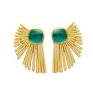 Recién llegado, juego de aretes chapados en oro con piedras preciosas de ónix verde - Product Image 1