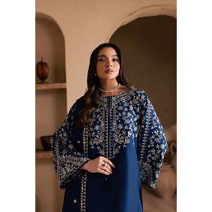 เสื้อปักลายผ้าลอน BATIK-3PC แขนสามส่วน พร้อมผ้าคลุมไหล่ชีฟองปักลาย และกางเกงปักลาย TROUSER-BIC-4621 - Product Image 2