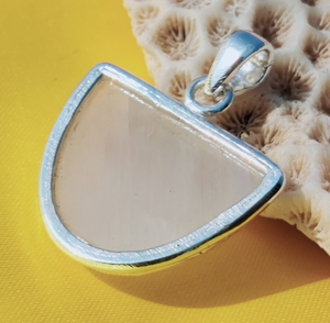 Pendentif classique en argent sterling 925 Fine Wholesale avec pendentifs et breloques en pierre de lune arc-en-ciel - Product Image 2