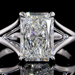 Anillo Solitario de Oro Blanco de 14K con Diamante Cultivado en Laboratorio Certificado de 3.07 Quilates, Corte Radiante, Borde Brillante - Product Image 1