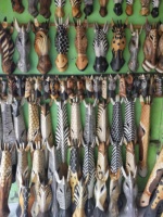 Fina máscara de pared de madera tallada artesanal balinesa Bali estilo africano diseño minimalista para decoración del hogar hecho a mano Bali Indonesia