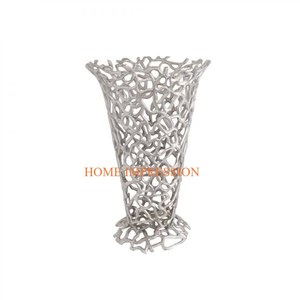 Lot de 2 vases à fleurs ronds en métal couleur or faits à la main vintage design classique fantaisie décoration pots de fleurs et vase d'indien - Product Image 4