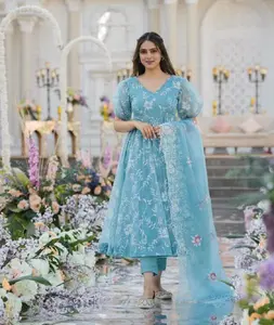 印度和巴基斯坦风格的设计师欧根纱丝绸准备穿花式Salwar Kameez套装印度巴基斯坦风格的礼服和连衣裙