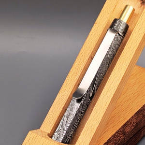 Bolígrafo de escritura de acero de Damasco hecho a mano de lujo, bolígrafo de punta redonda de metal premium, diseño elegante, accesorio de escritorio ejecutivo - Product Image 3