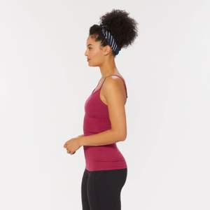 Débardeurs Racerback élégants pour femmes, vêtements de sport légers et confortables pour le yoga et le fitness - Product Image 4