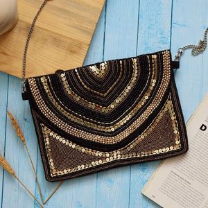 Sacs perlés Banjara Boho légers avec broderie de perles, pompons et décorations florales – Accessoire de mode élégant avec doublure en PVC - Product Image 6