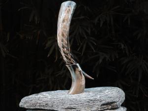 Corne à boire Viking avec support Corne à boire de luxe Viking naturelle avec support Tasses artisanales naturelles Accessoire de bière fraîche - Product Image 3