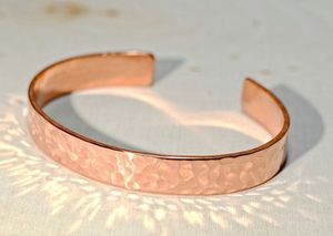 Bracelet magnétique en cuivre avec style minimaliste et avantages pour la santé pour les utilisateurs modernes qui apprécient la guérison ancienne - Product Image 2