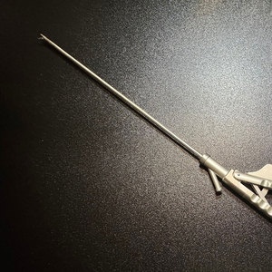 Porte-aiguille laparoscopique manuel de qualité supérieure, instruments chirurgicaux réutilisables, argenté, certifié CE Classe I, pour chirurgie générale - Product Image 2