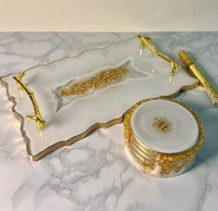 Plateau décoratif rectangulaire de luxe en bois artisanal Art Déco, motif vertical, feuille d'or, fleurs séchées, poignée en cristal