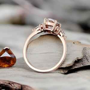 Anillo de Compromiso de Moissanita con Corte Ovalado, Estilo Vintage, Chapado en Oro Rosa de 14K sobre Plata 925, Anillo Nupcial Art Deco con Diseño de Racimo y Marquesa - Product Image 4