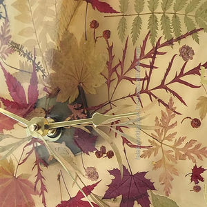 Horloge murale en résine époxy naturelle et en bois de style classique, vente chaude, prix bas, emballage standard, horloge en bois et résine de bonne qualité - Product Image 1