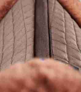 Almohadilla de Silla de Montar Tech Grip Pro Correction 2026, Diseño de Logotipo Personalizado, Servicio OEM al por Mayor, Almohadilla de Silla de Montar Duradera y Cómoda - Product Image 3