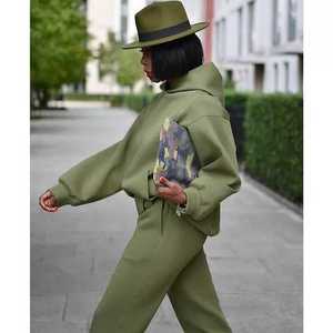 Survêtements pour femmes à coupe courte et design tendance, avec capuche et pantalon de jogging, en molleton doux de haute qualité 2026 pour la gym - Product Image 4