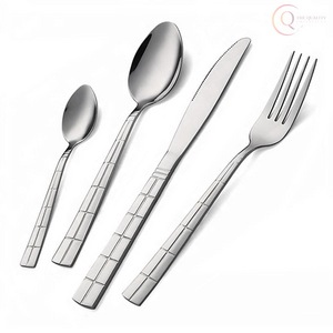 Ensemble de couverts élégant et moderne en acier inoxydable écologique pour la maison, le bureau, les fêtes et les repas |   Couverts haut de gamme - Product Image 4