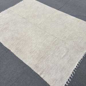 Tapis turc vintage 5,1x7,2 pieds, tapis en laine gris et blanc à bordures - Product Image 4